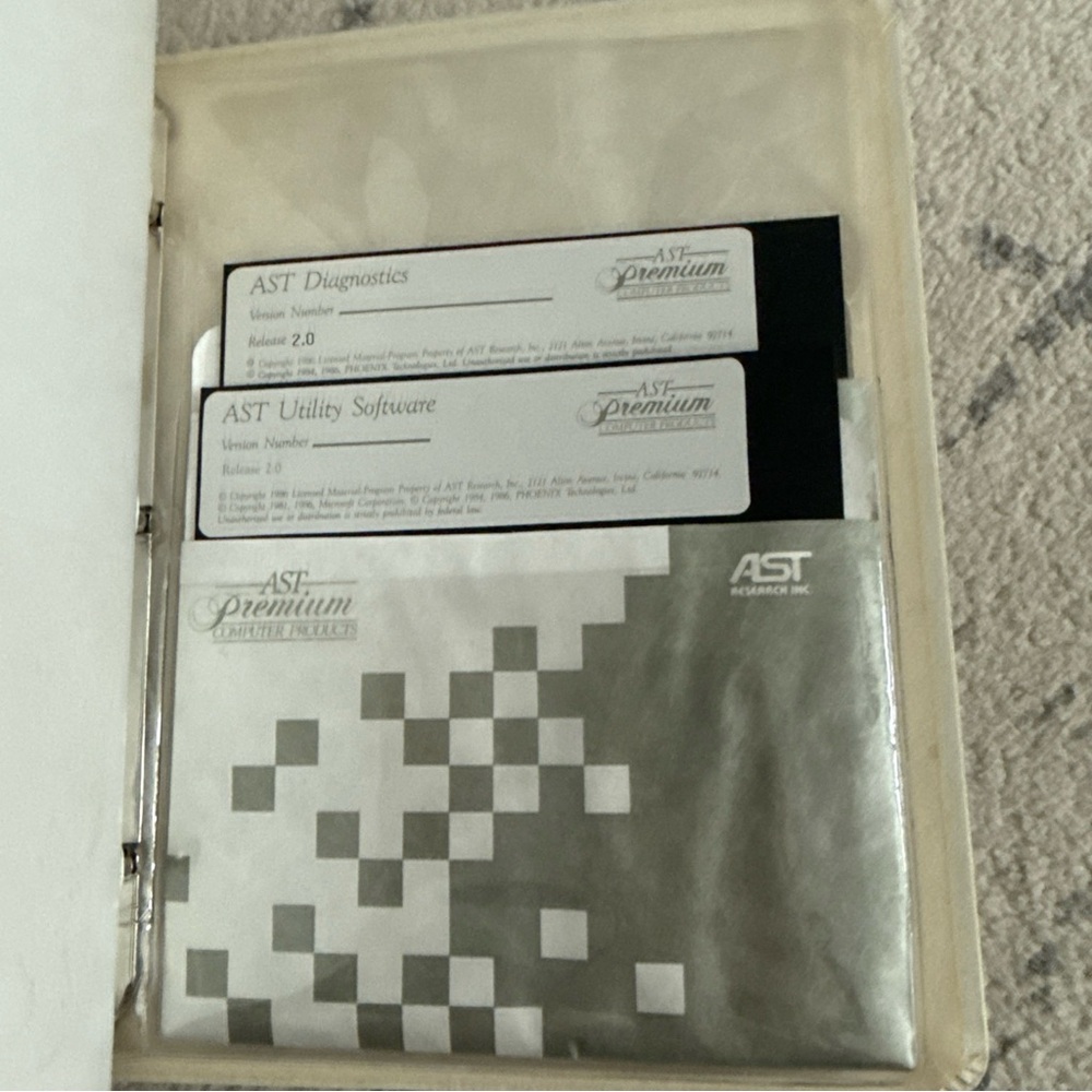 Lot 2 AST Research Inc Computer Operating System MS-DOS + Users Reference Manual - Picture 16 of 16